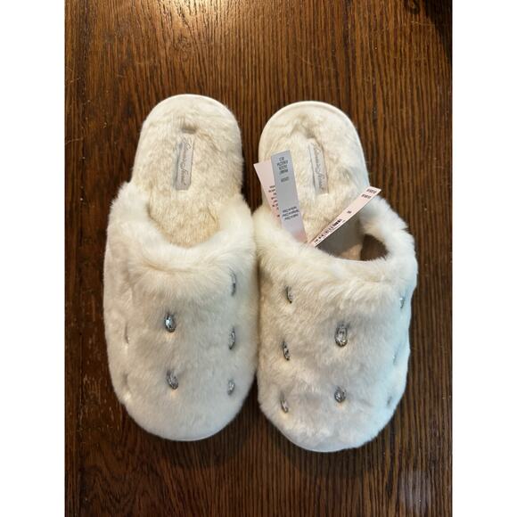 NWT Victoria's Secret Faux Fur Slippers House Shoes Rhinestone Jewels Bling - Picture 1 of 16